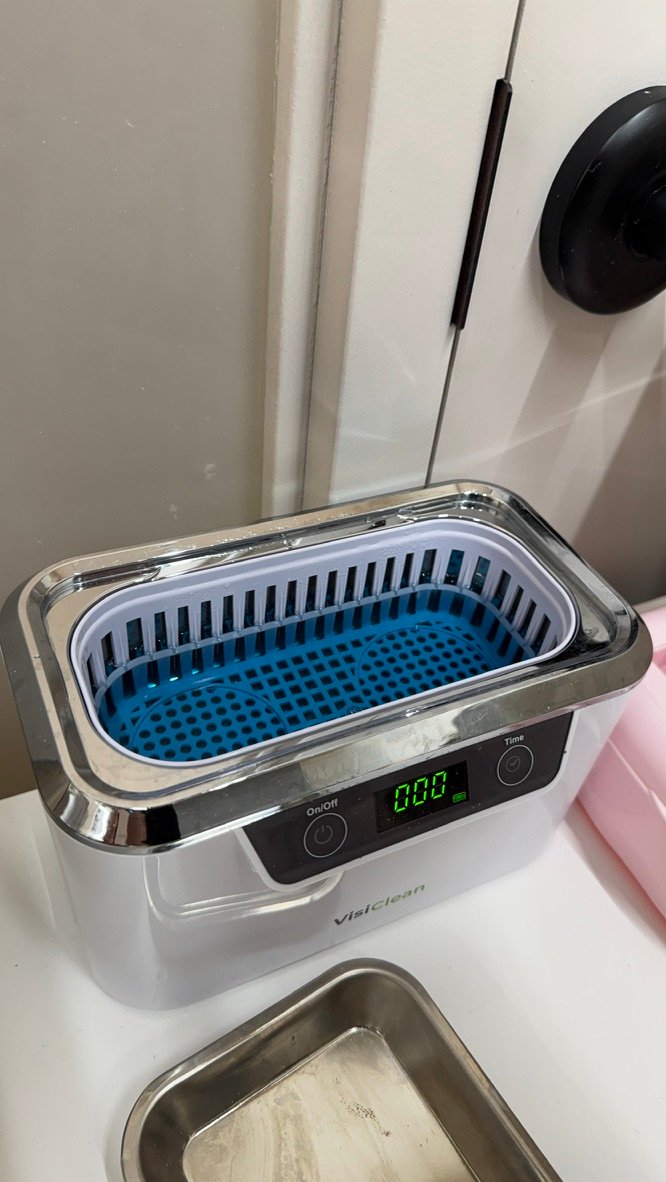 Ultrasonic cleaning bath at Ruta Beauty
